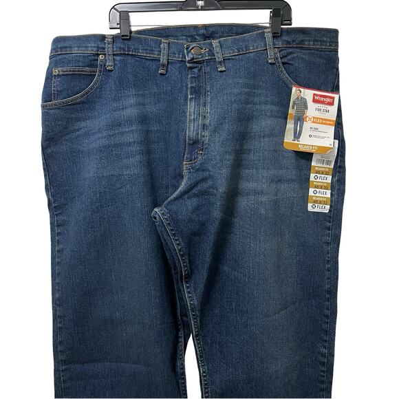 Wrangler Relaxed Fit Straight Leg Denim Jeans Mens Size 46x32 Dark Wash Zip Fly - Picture 3 of 8